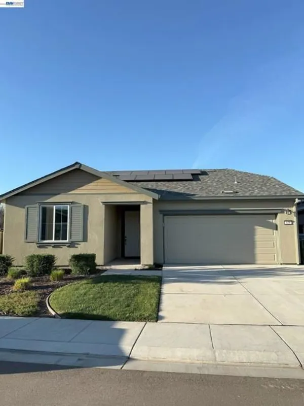 Property Slideshow image 1 of 40 | 619 heathridge st, Manteca, CA, 95336