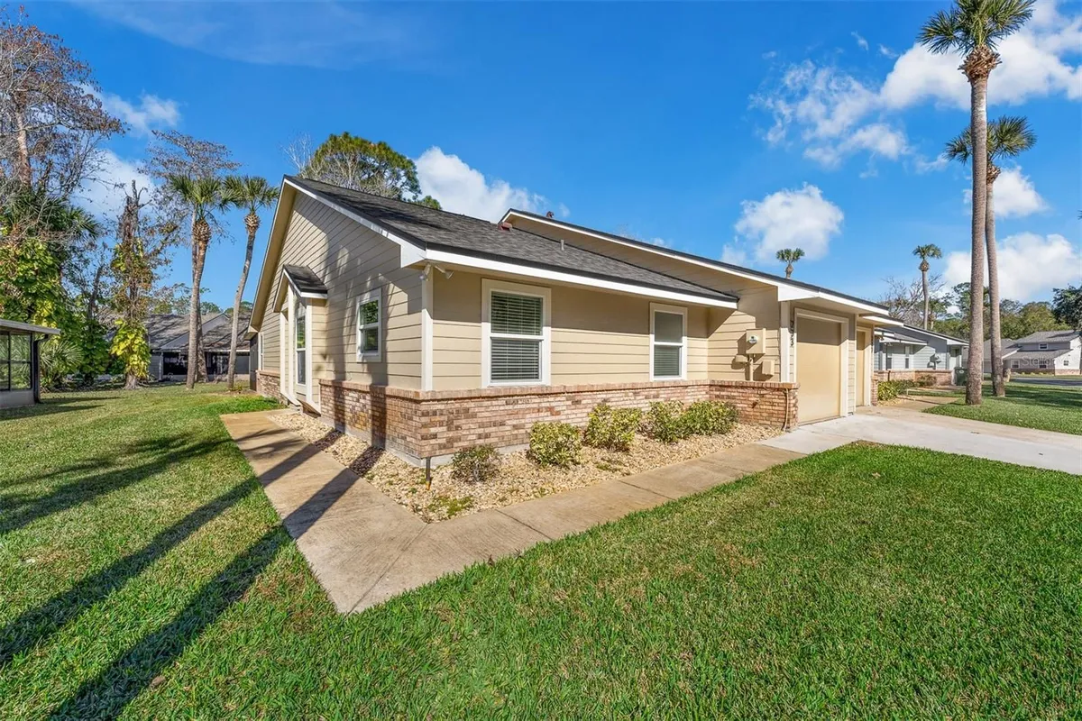Property Slideshow image 1 of 48 | 233 bob white ct 233, Daytona Beach, FL, 32119