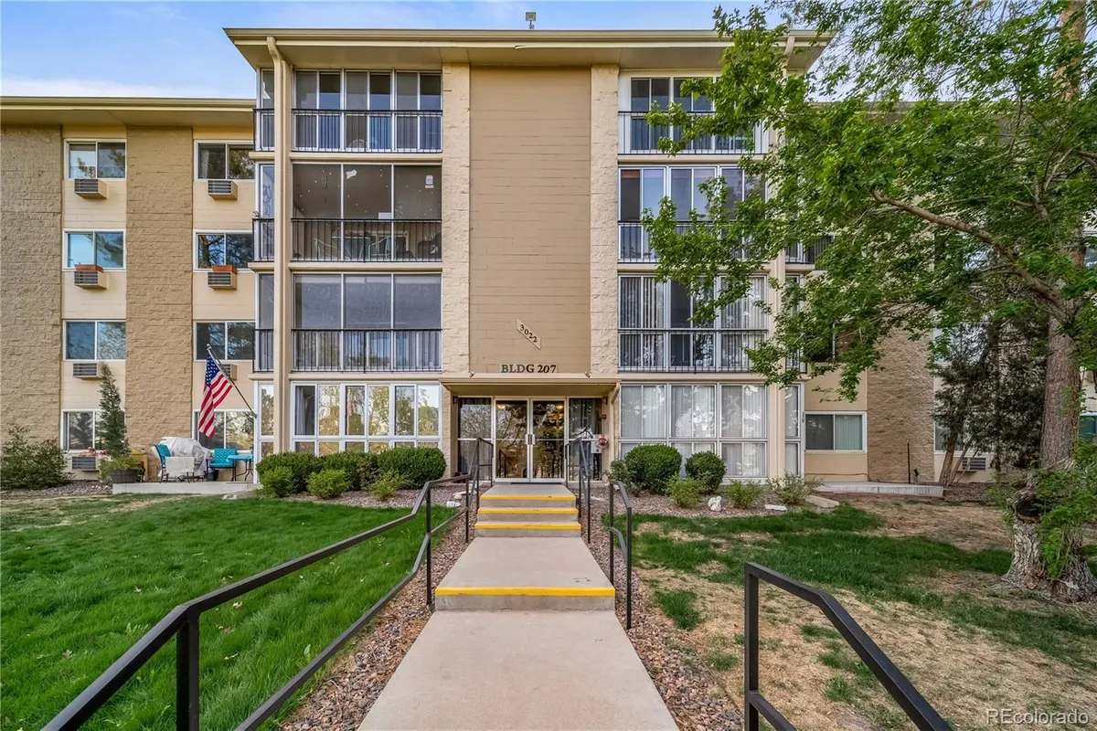Property Slideshow image 1 of 22 | 3022 s wheeling way 112, Aurora, CO, 80014