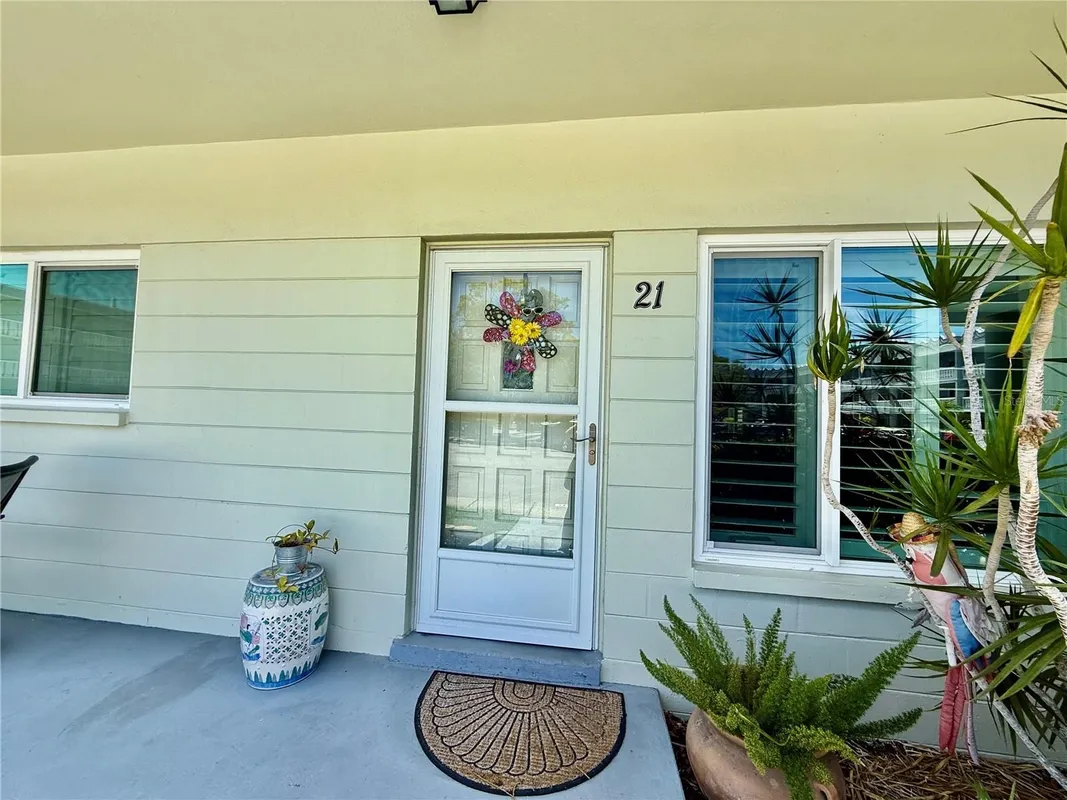 Property Slideshow image 1 of 49 | 2293 swedish dr 21, Clearwater, FL, 33763