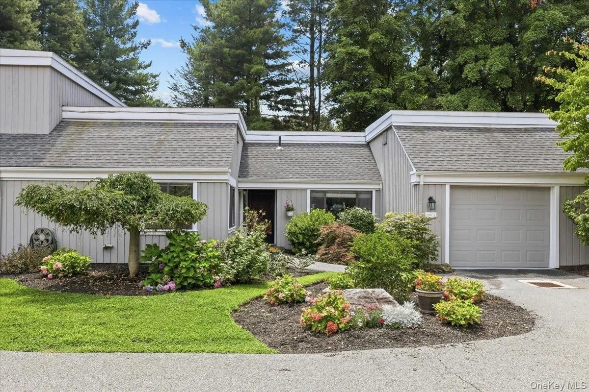 Property Slideshow image 1 of 39 | 159 heritage hls b, Somers, NY, 10589