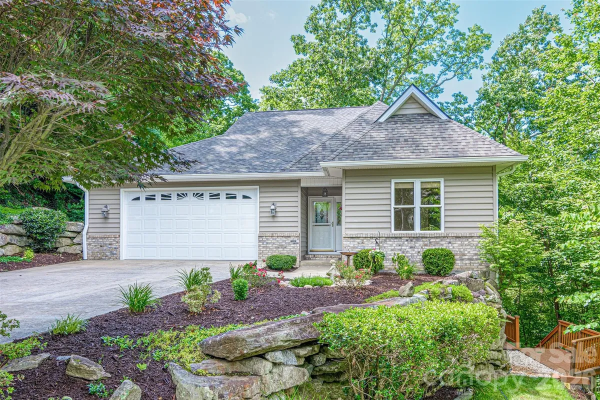 Property Slideshow image 1 of 48 | 299 carriage summitt way, Hendersonville, NC, 28791