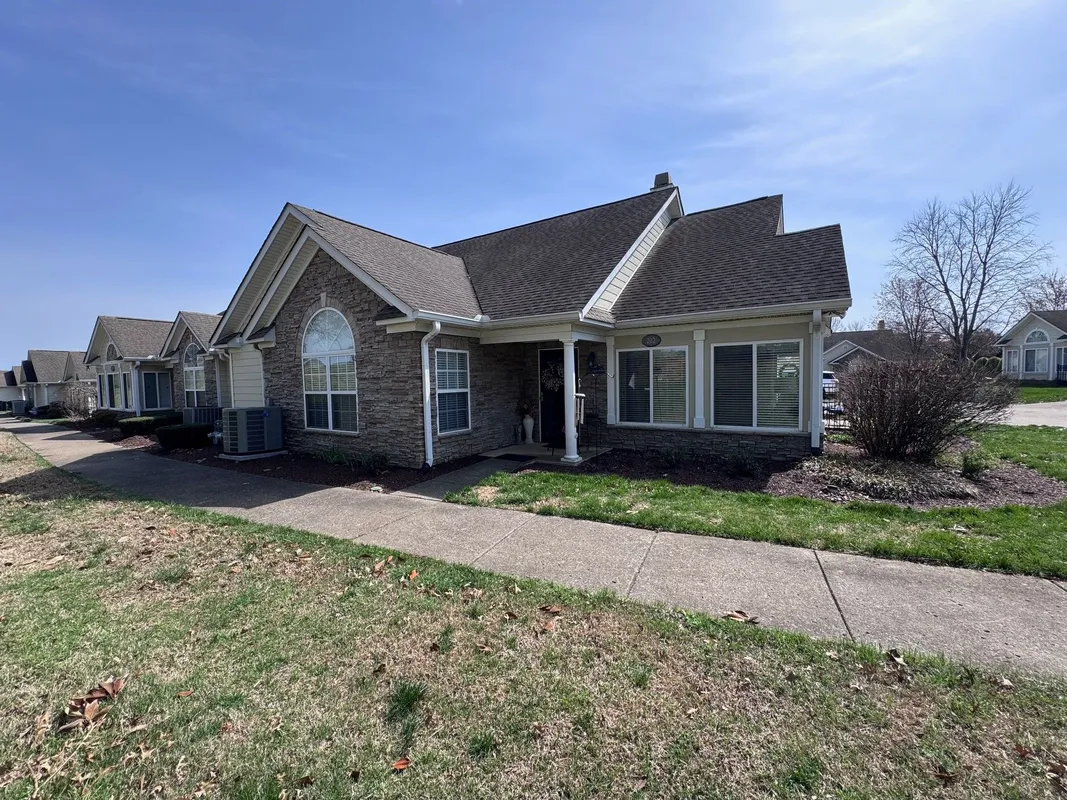 Property Slideshow image 1 of 34 | 825 s browns ln 202, Gallatin, TN, 37066