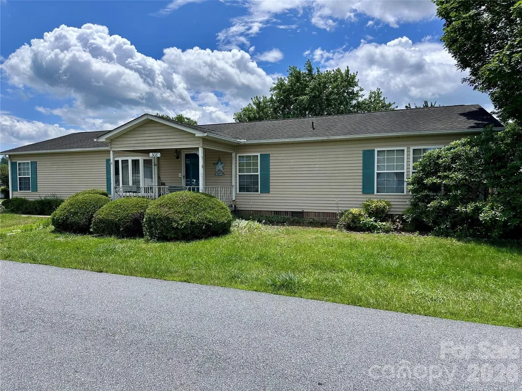 Property Slideshow image 1 of 25 | 308 riverwind dr, Hendersonville, NC, 28739