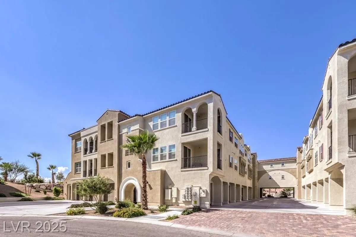 Property Slideshow image 1 of 70 | 2555 hampton rd 10303, Henderson, NV, 89052