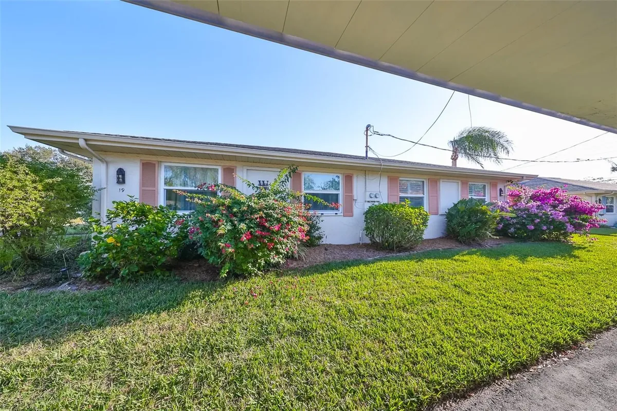 Property Slideshow image 1 of 50 | 1901 canterbury ln 19, Sun City Center, FL, 33573