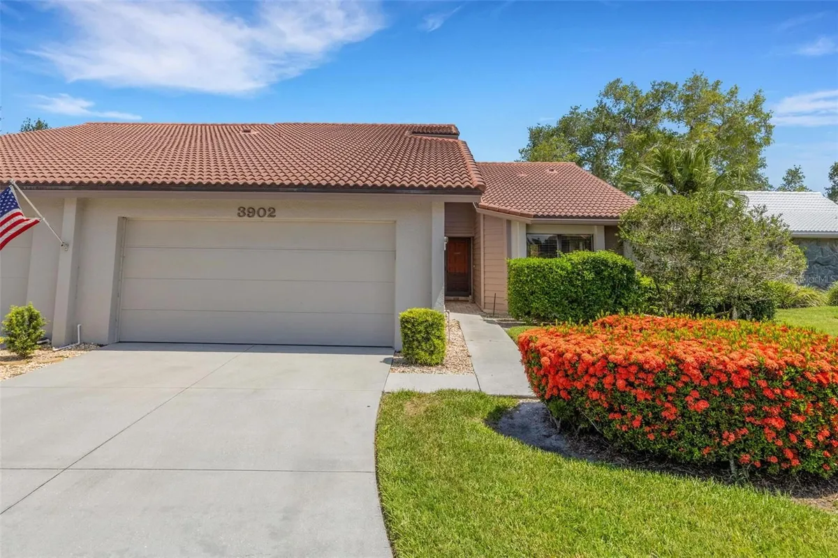 Property Slideshow image 1 of 52 | 3902 wilshire dr 98, Sarasota, FL, 34238