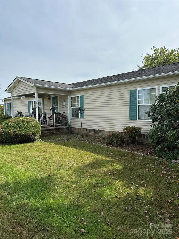 Property Slideshow image 1 of 28 | 308 riverwind dr, Hendersonville, NC, 28739