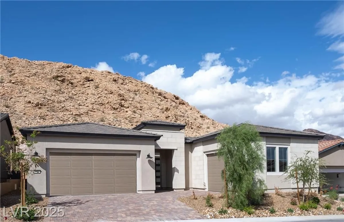 Property Slideshow image 1 of 10 | 189 mirage view dr, Henderson, NV, 89011