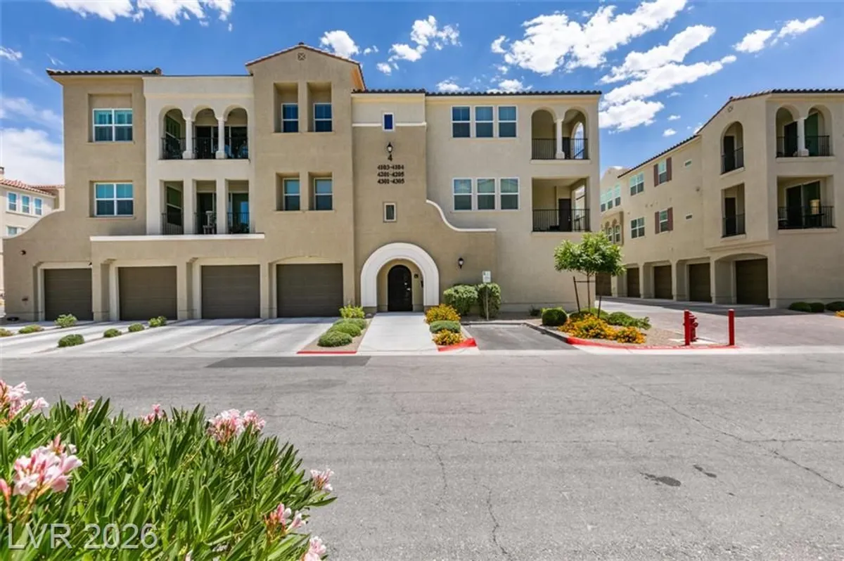 Property Slideshow image 1 of 54 | 2555 hampton rd 4104, Henderson, NV, 89052