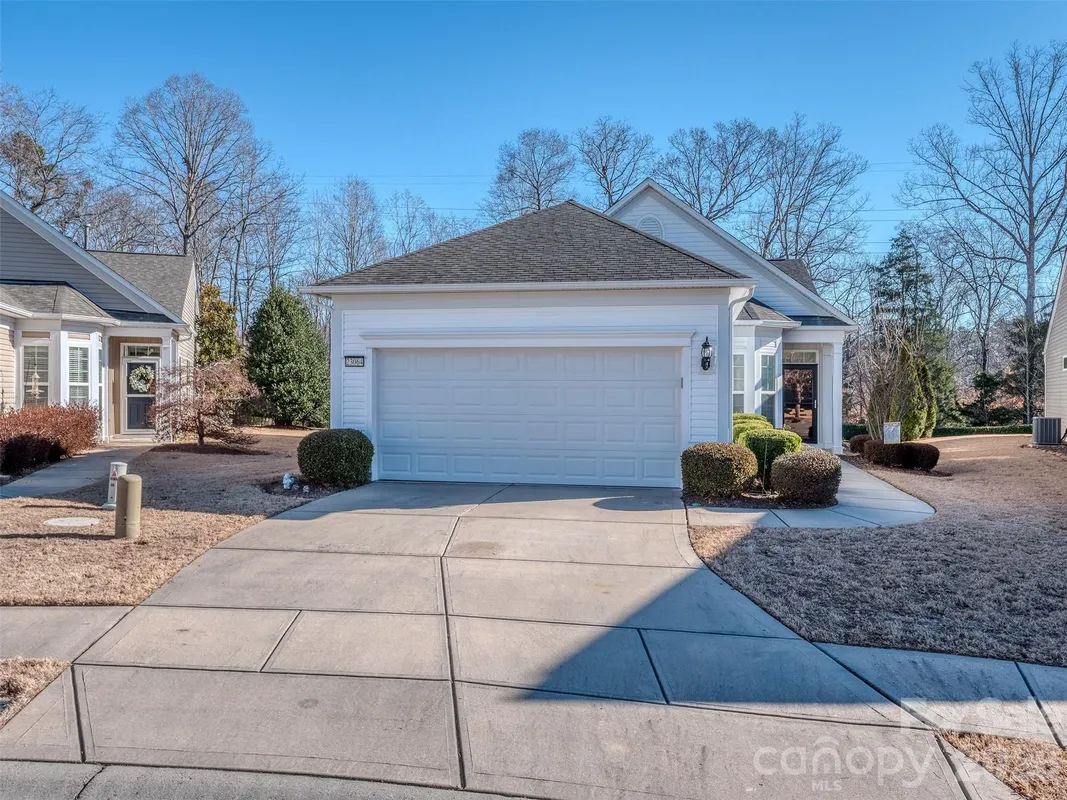 Property Slideshow image 1 of 42 | 23064 whimbrel cir, Fort Mill, SC, 29707