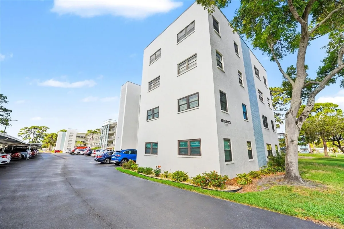 Property Slideshow image 1 of 20 | 5980 80th st 303, St Petersburg, FL, 33709