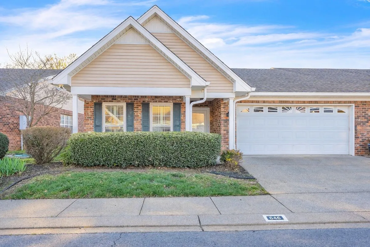 Property Slideshow image 1 of 27 | 646 forest glen cir, Murfreesboro, TN, 37128