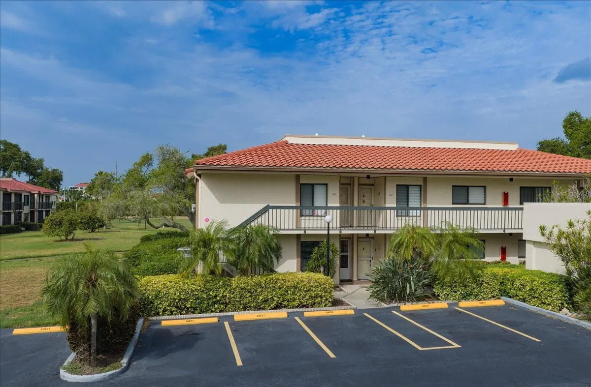 Property Slideshow image 1 of 31 | 6219 palma del mar blvd 102, St Petersburg, FL, 33715