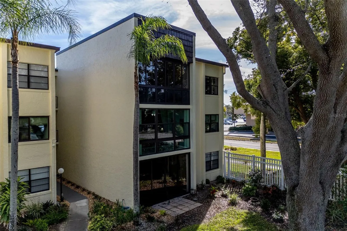 Property Slideshow image 1 of 46 | 14130 rosemary ln apt 1201, Largo, FL, 33774