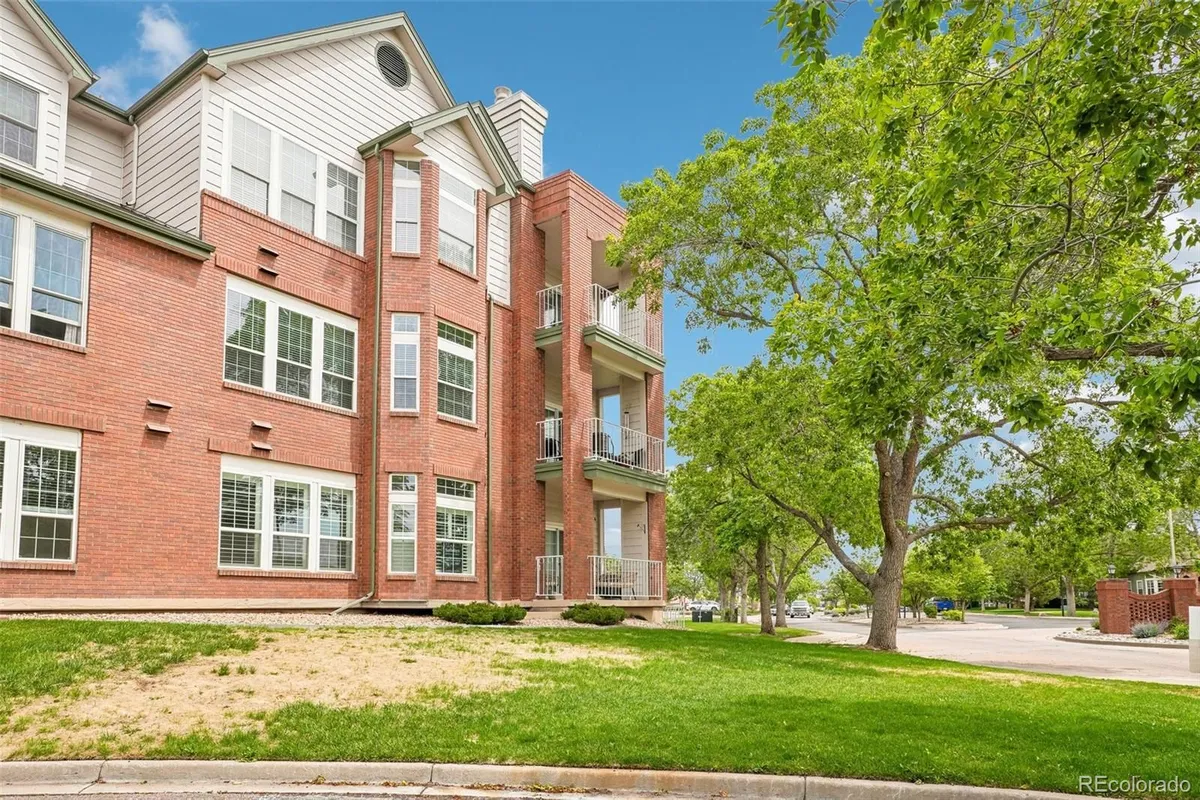 Property Slideshow image 1 of 42 | 2897 w riverwalk cir 307, Littleton, CO, 80123