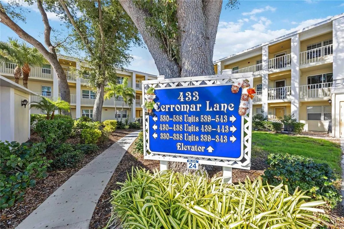 Property Slideshow image 1 of 65 | 433 cerromar ln 440, Venice, FL, 34293
