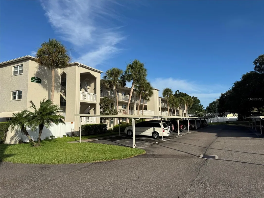 Property Slideshow image 1 of 10 | 946 virginia st 104, Dunedin, FL, 34698