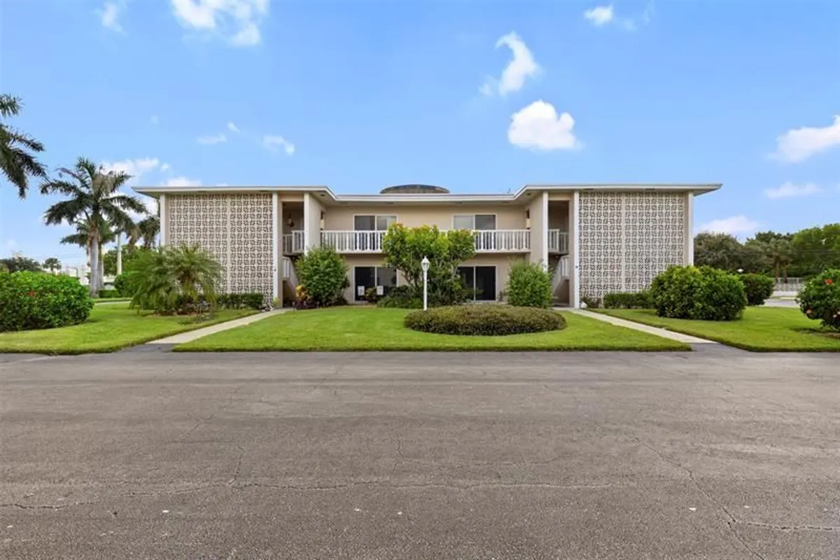 Property Slideshow image 1 of 22 | 90 south blvd 2c, Boynton Beach, FL, 33435