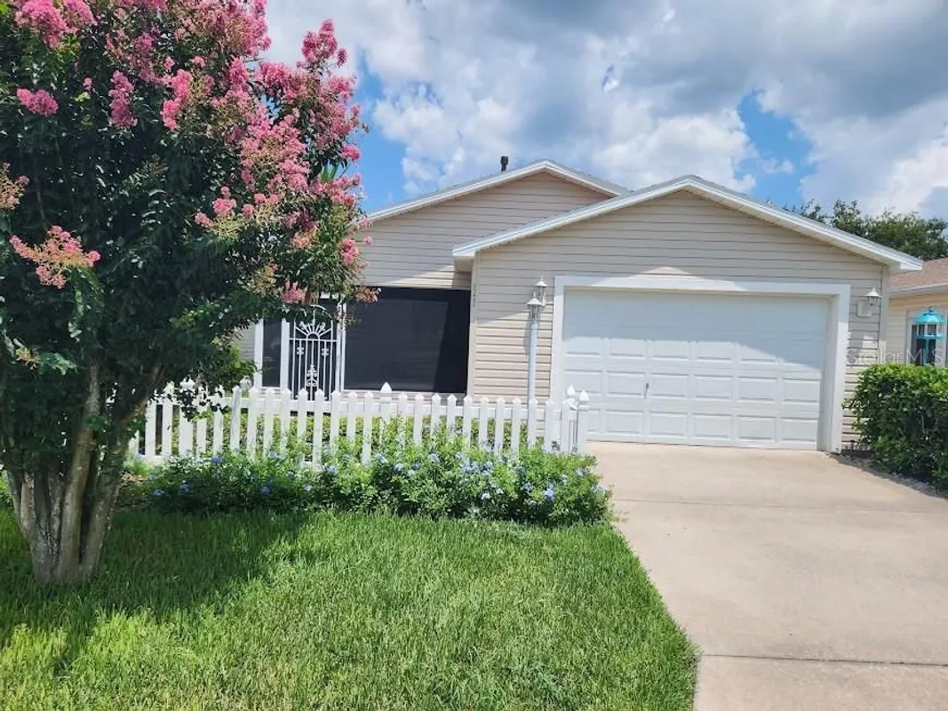 Property Slideshow image 1 of 14 | 17437 se 82nd albemarle ave, The Villages, FL, 32162