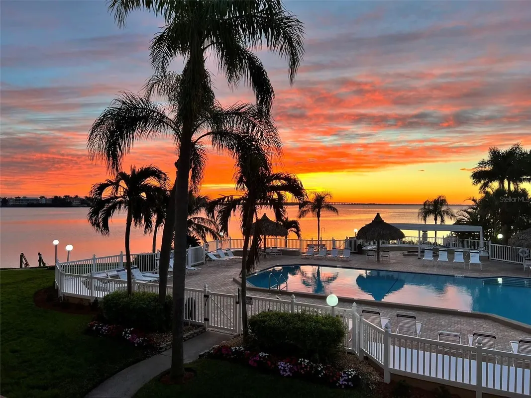 Property Slideshow image 1 of 36 | 6322 palma del mar blvd 213, St Petersburg, FL, 33715