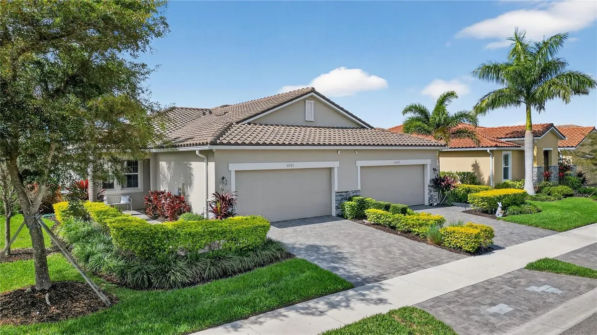 Property Slideshow image 1 of 50 | 11721 renaissance blvd, Venice, FL, 34293