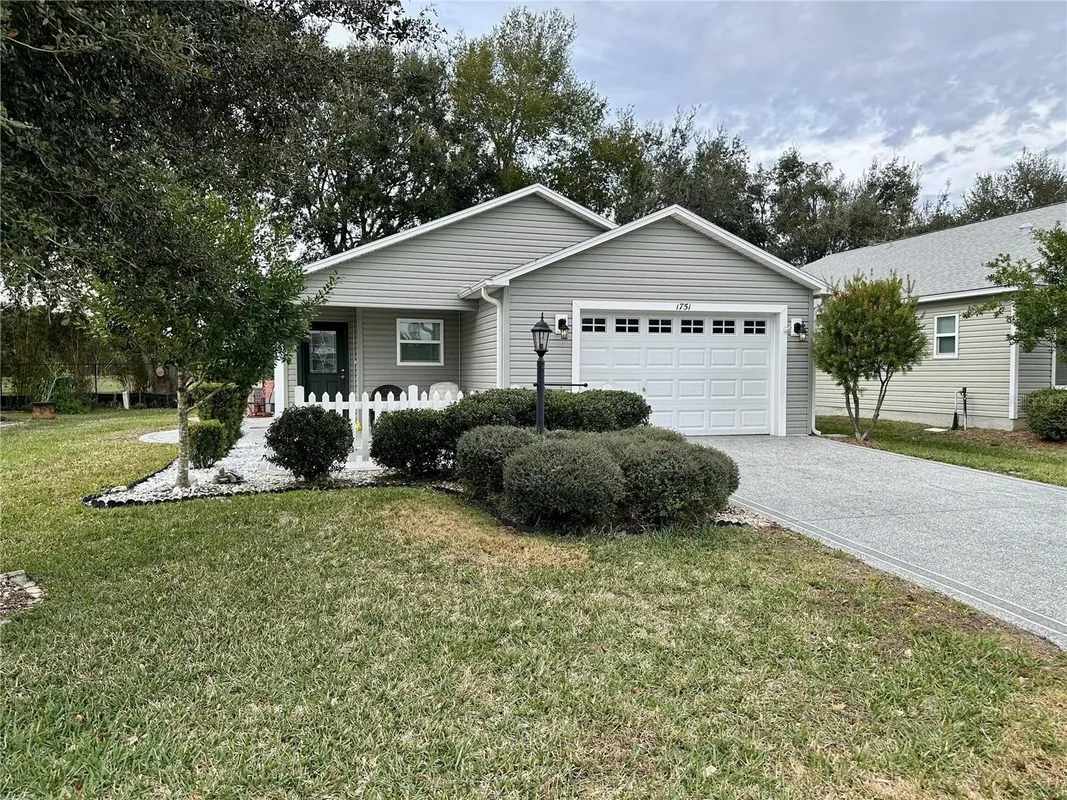 Property Slideshow image 1 of 36 | 1751 w schwartz blvd, Lady Lake, FL, 32159