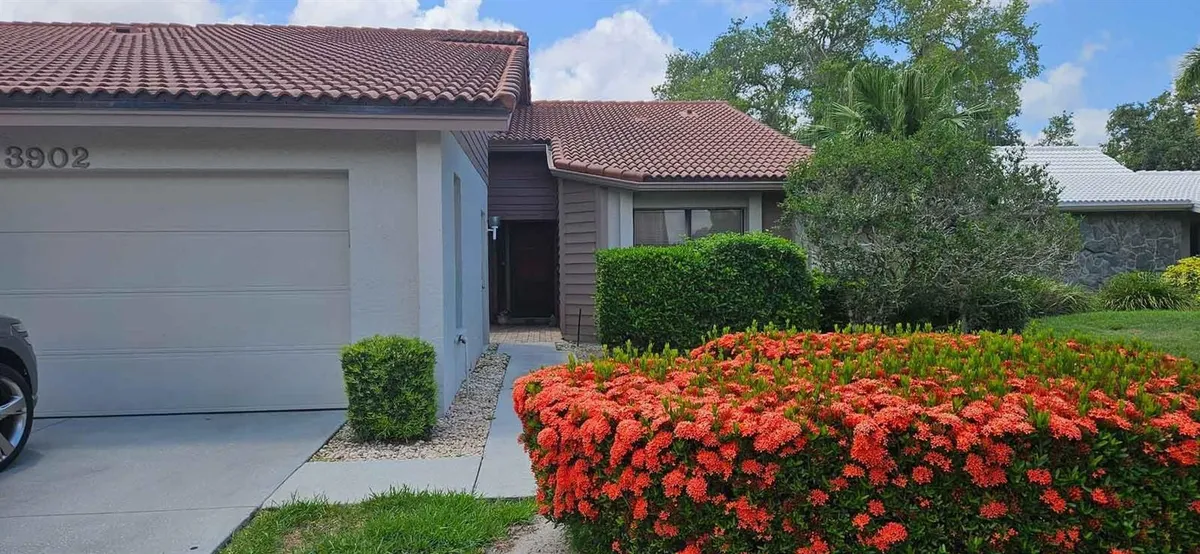 Property Slideshow image 1 of 46 | 3902 wilshire dr 98, Sarasota, FL, 34238