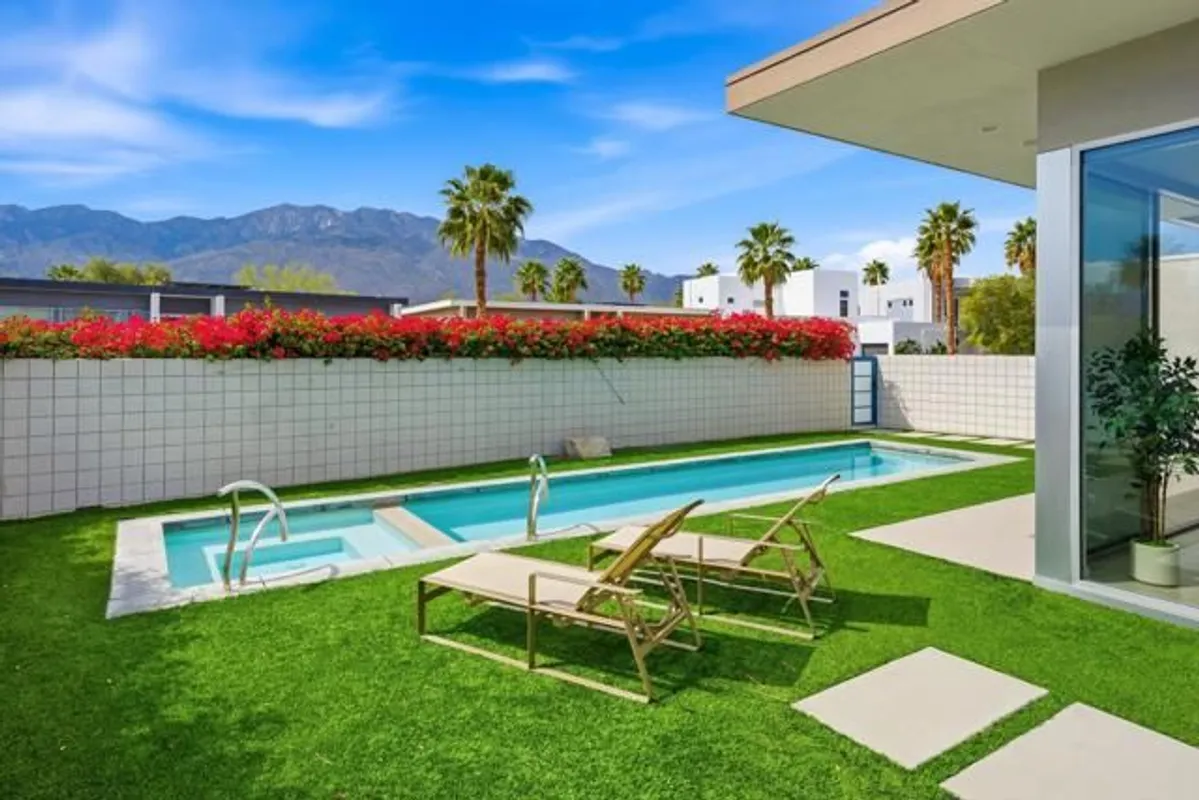 Property Slideshow image 1 of 36 | 542 skylar ln, Palm Springs, CA, 92262