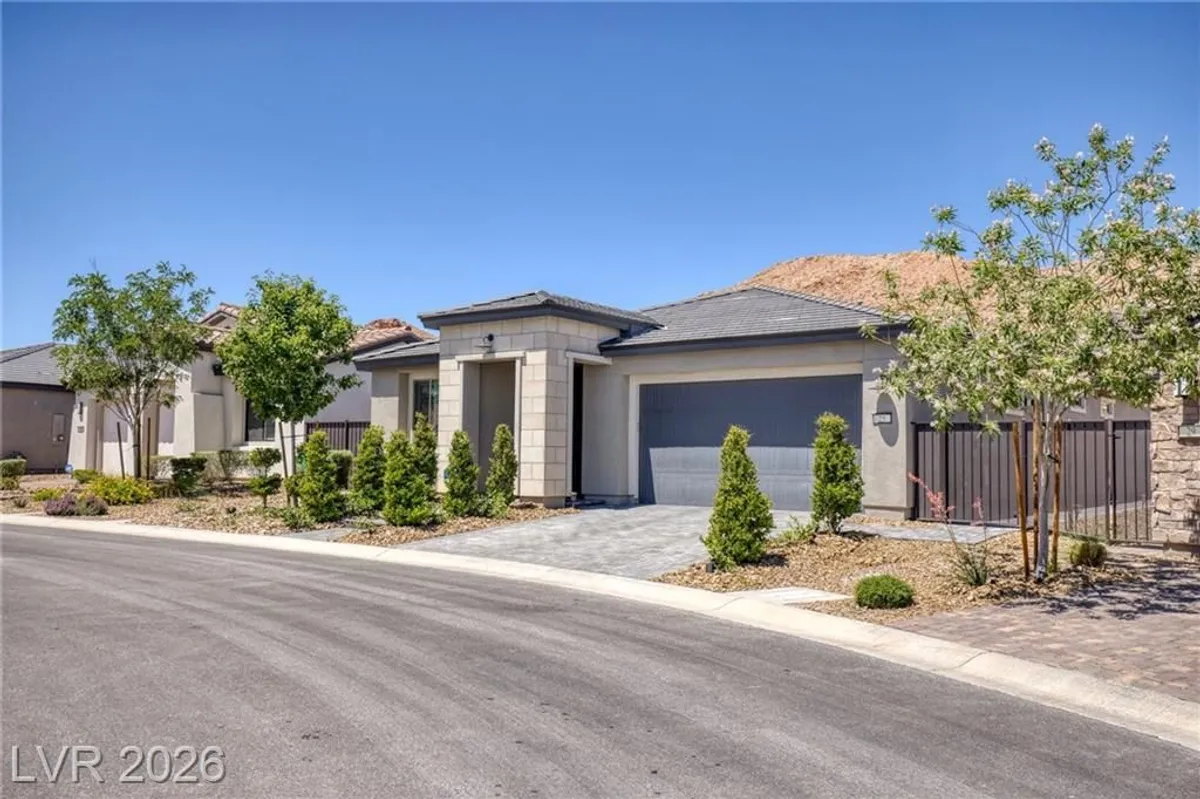 Property Slideshow image 1 of 44 | 25 red creek bluff st, Henderson, NV, 89011