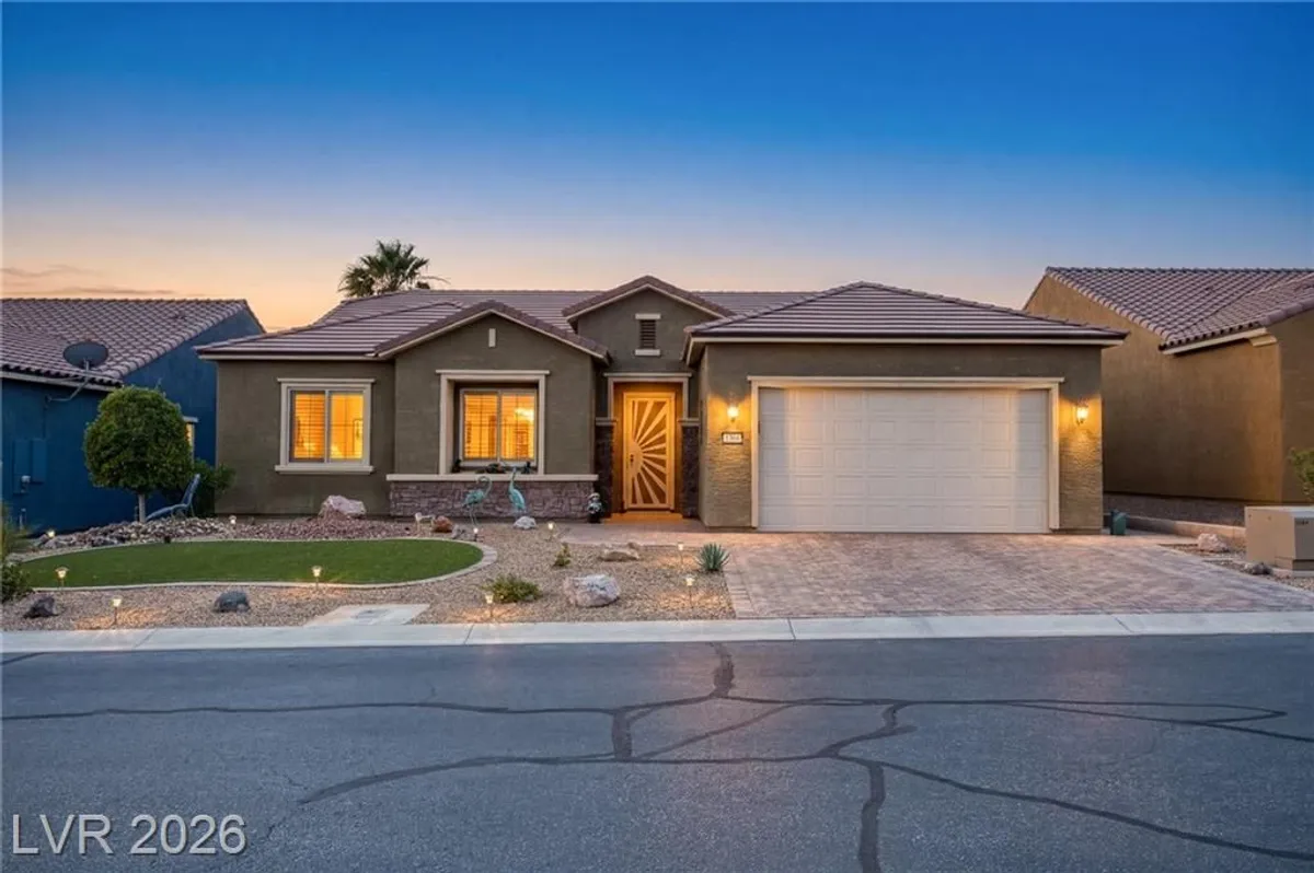 Property Slideshow image 1 of 27 | 1364 cool springs ln, Mesquite, NV, 89034