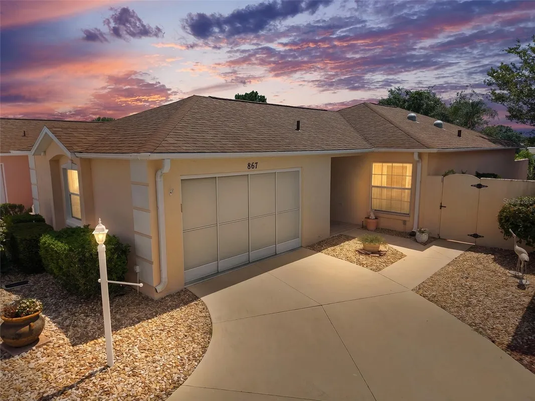 Property Slideshow image 1 of 35 | 867 oviedo rd, Lady Lake, FL, 32159
