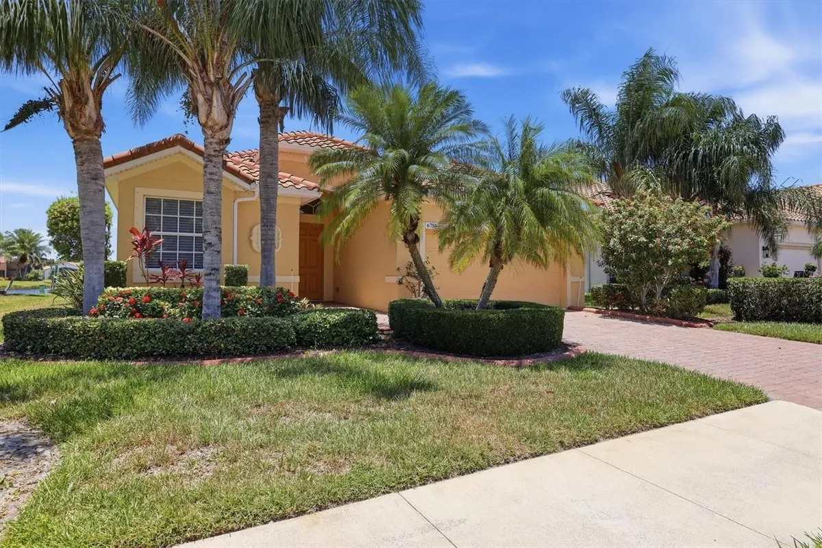 Property Slideshow image 1 of 78 | 6755 41st street cir, Sarasota, FL, 34243