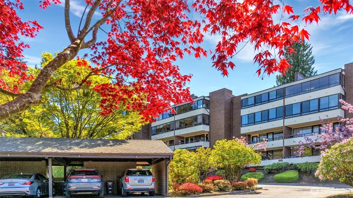 Property Slideshow image 1 of 39 | 10911 glen acres dr d, Seattle, WA, 98168