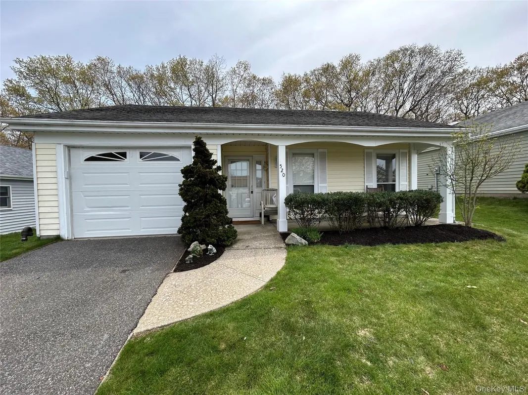Property Slideshow image 1 of 18 | 520 cranston ln, Brookhaven, NY, 11961