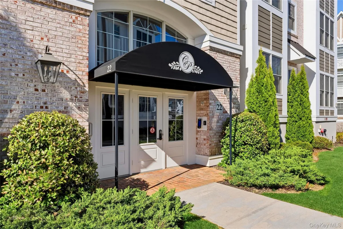 Property Slideshow image 1 of 39 | 22302 aspenwood dr 22302, Oyster Bay, NY, 11803