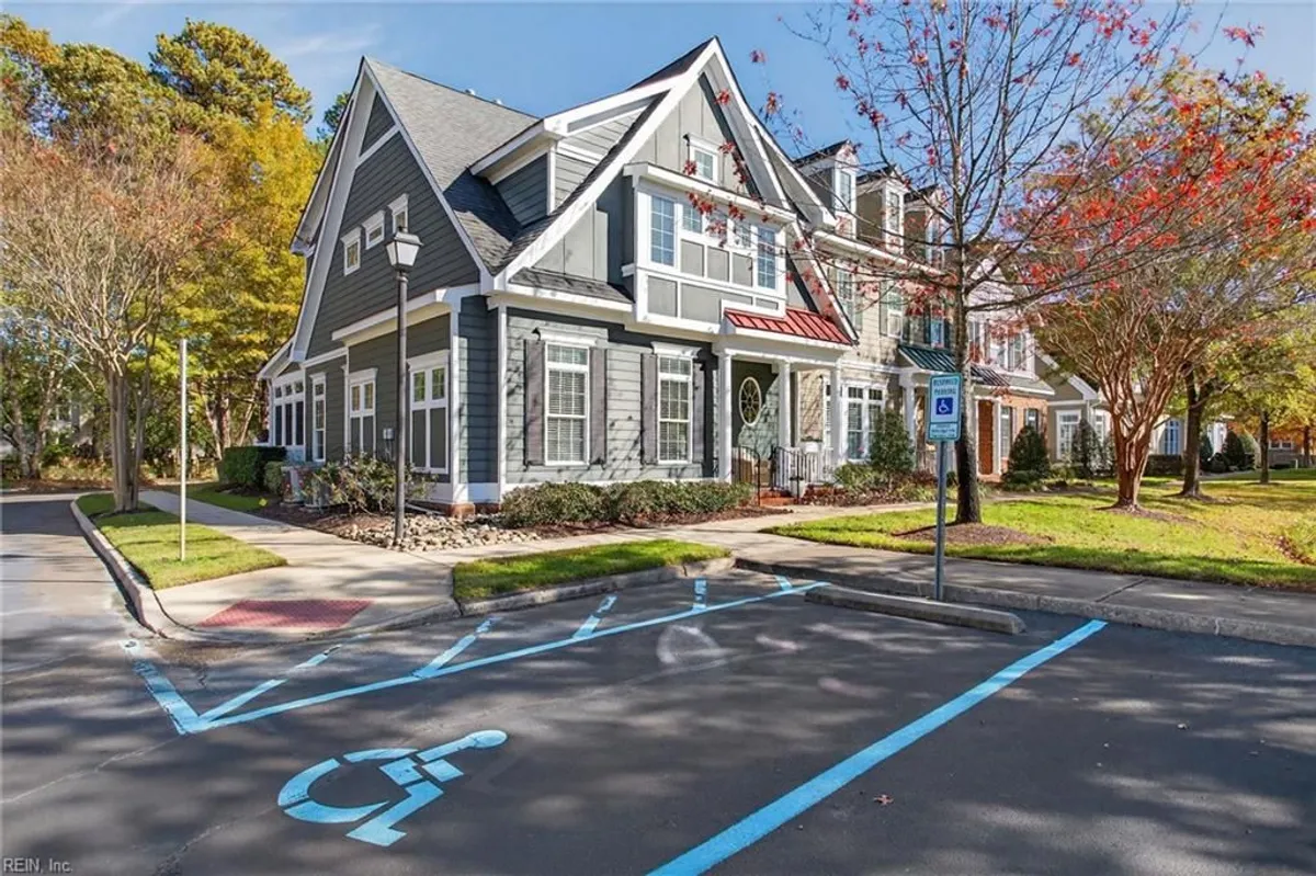 Property Slideshow image 1 of 38 | 1072 cranberry dr, Chesapeake, VA, 23320