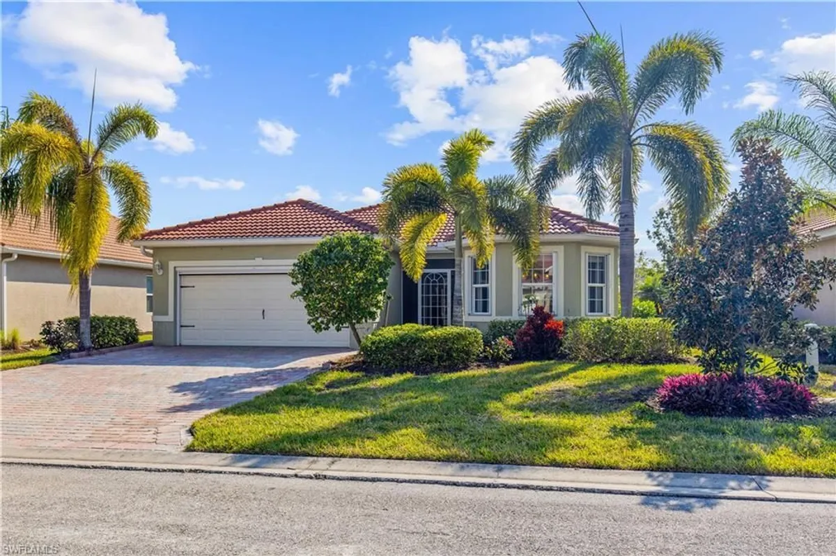 Property Slideshow image 1 of 41 | 3337 apple blossom dr, Alva, FL, 33920