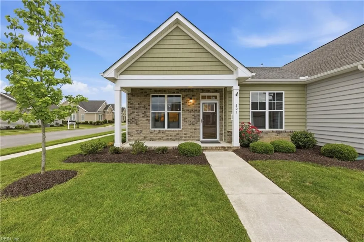 Property Slideshow image 1 of 44 | 301 cathedral st, Smithfield, VA, 23430