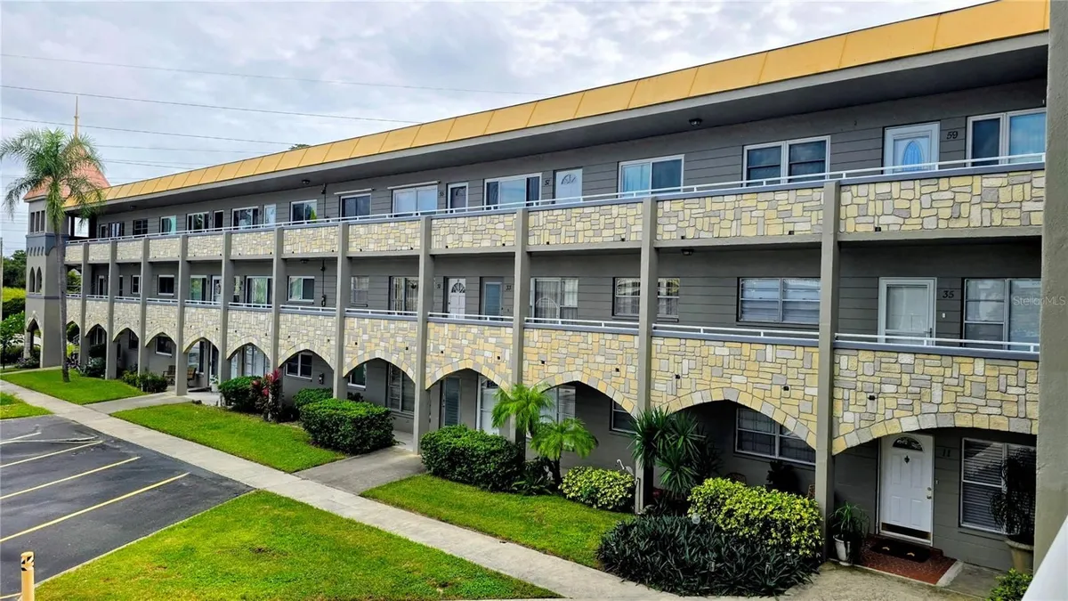 Property Slideshow image 1 of 25 | 2461 canadian way 33, Clearwater, FL, 33763