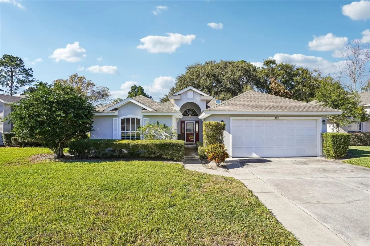 Property Slideshow image 1 of 34 | 305 juniper way, Tavares, FL, 32778