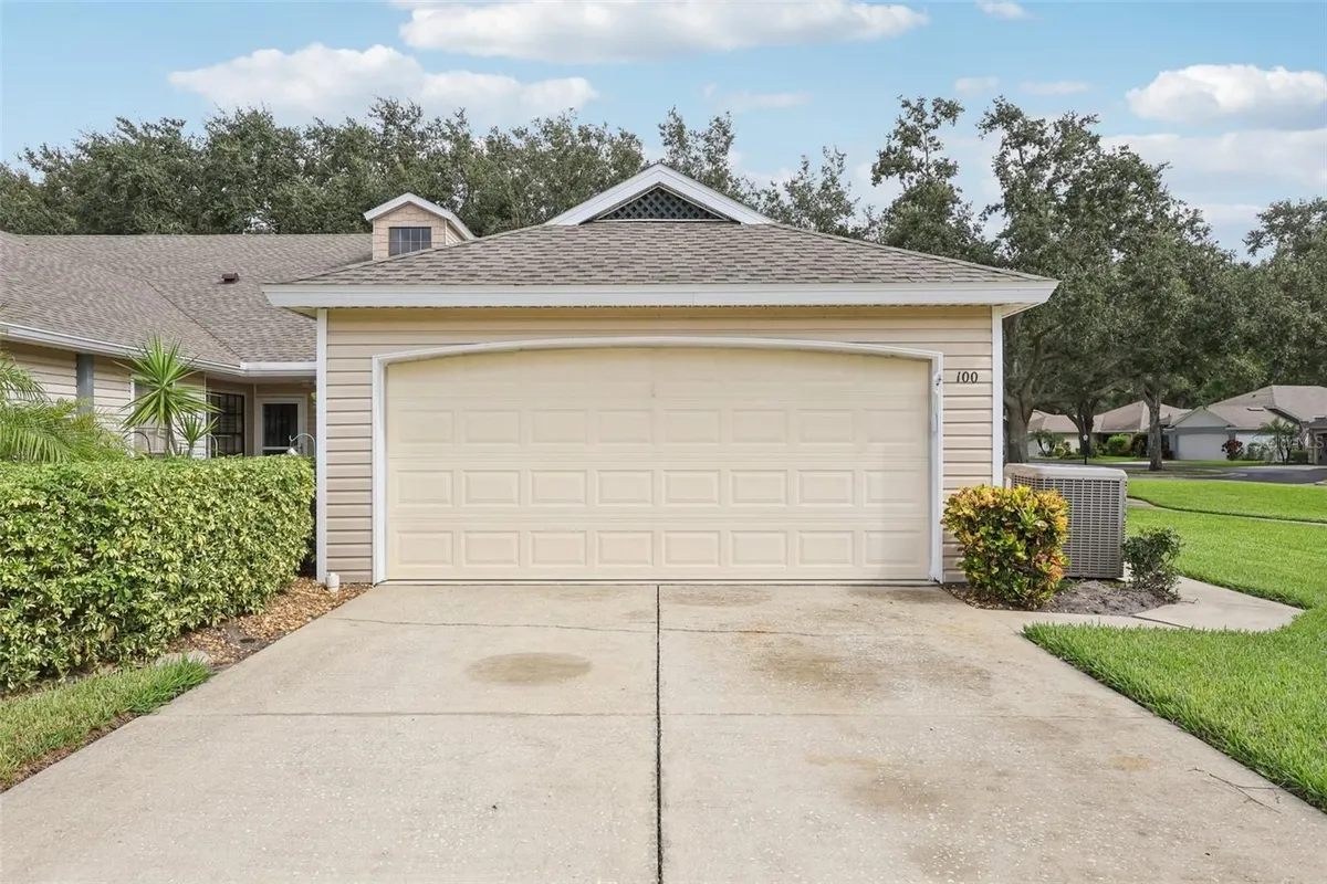 Property Slideshow image 1 of 40 | 100 juniper way, Tavares, FL, 32778