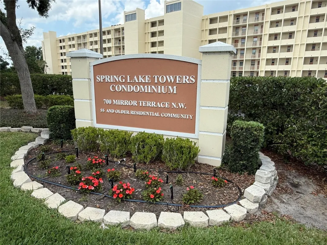 Property Slideshow image 1 of 44 | 700 mirror ter 303, Winter Haven, FL, 33881