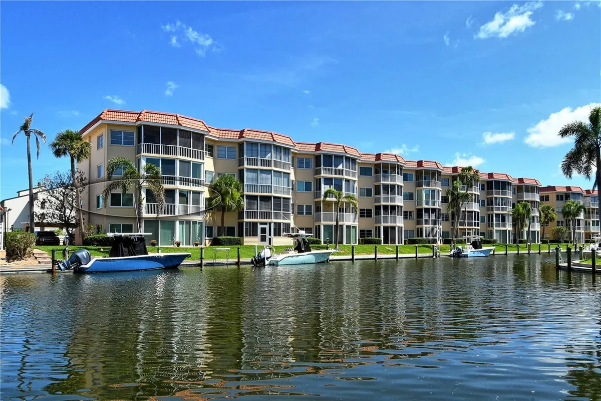 Property Slideshow image 1 of 62 | 1250 n portofino dr apt 208, Sarasota, FL, 34242