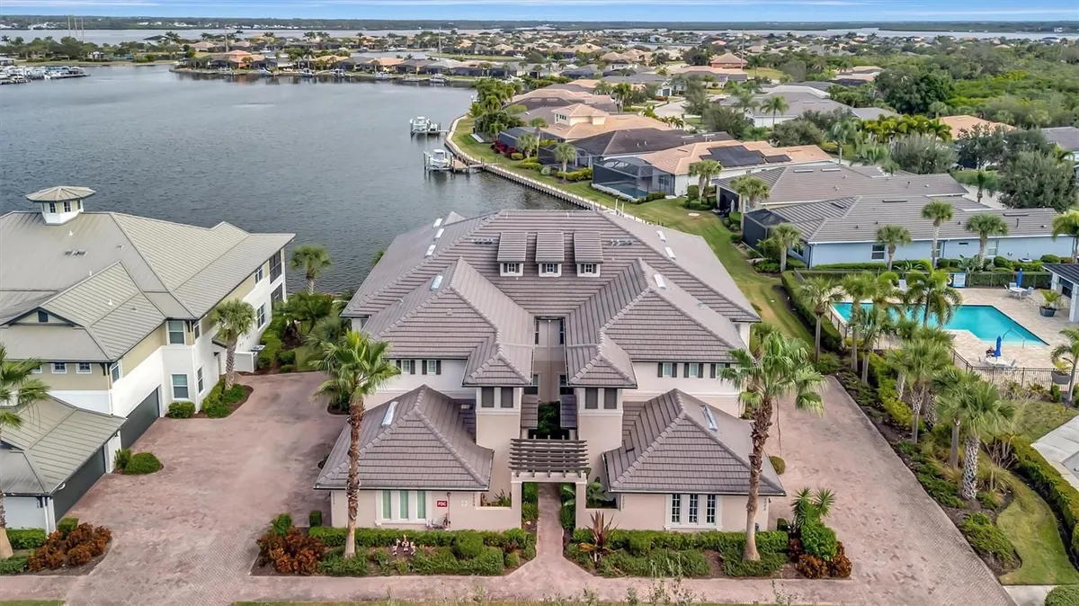 Property Slideshow image 1 of 80 | 1005 riverscape st, Bradenton, FL, 34208