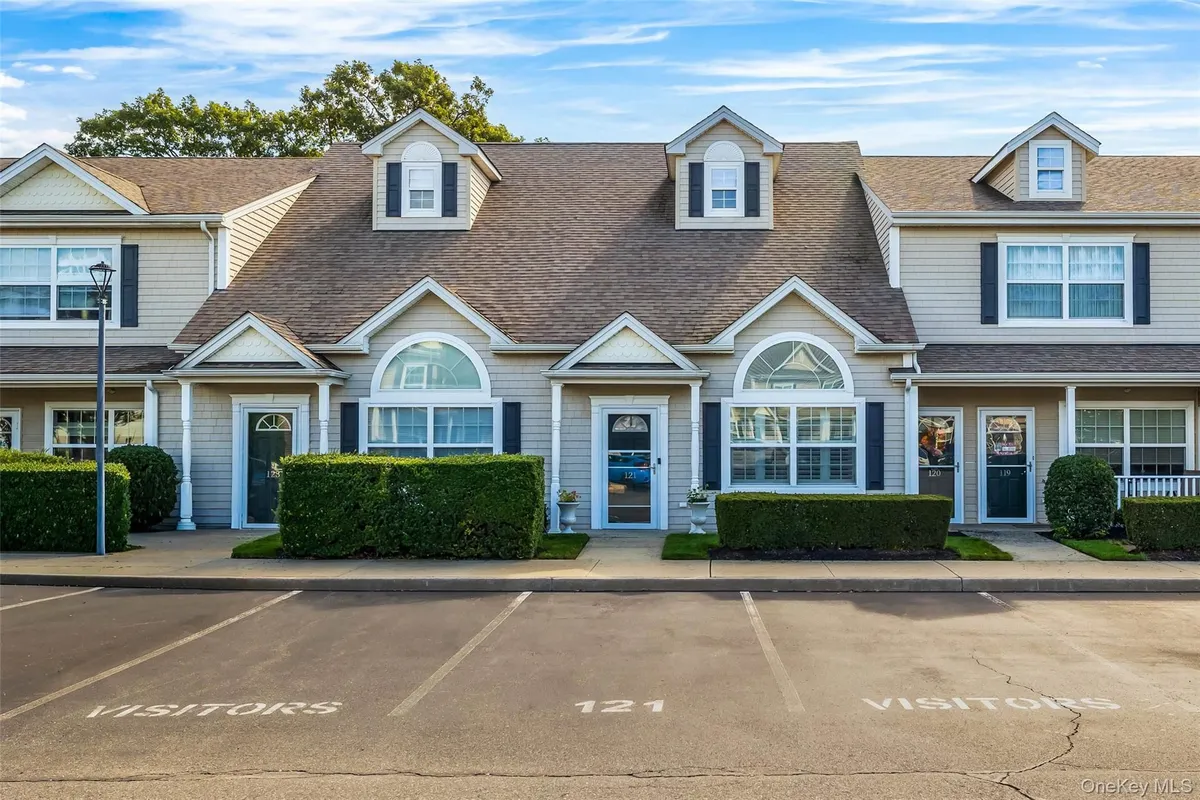 Property Slideshow image 1 of 30 | 121 willow ln, Hempstead, NY, 11580