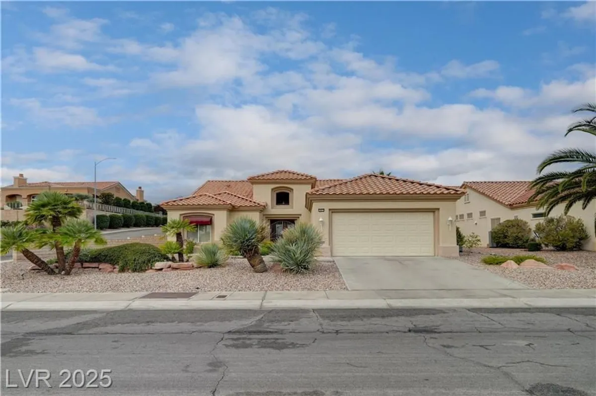Property Slideshow image 1 of 77 | 2801 byron dr, Las Vegas, NV, 89134