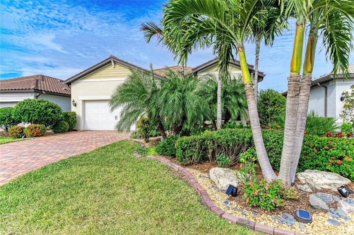 Property Slideshow image 1 of 85 | 17631 colebrook cir, Lakewood Ranch, FL, 34202