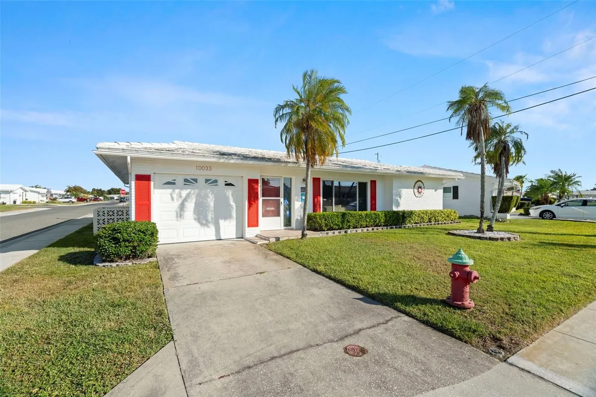 Property Slideshow image 1 of 42 | 10033 37th way n # 3, Pinellas Park, FL, 33782