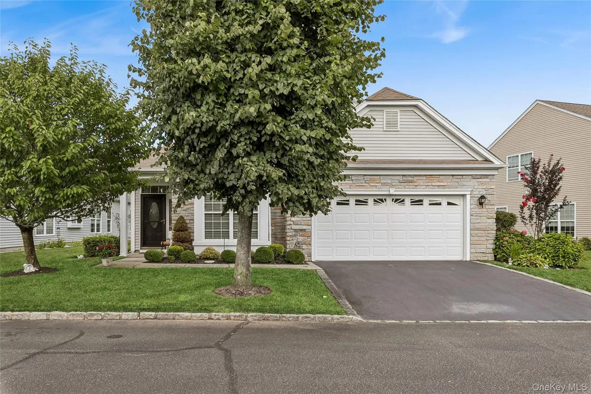 Property Slideshow image 1 of 40 | 25 louden loop, Mount Sinai, NY, 11766